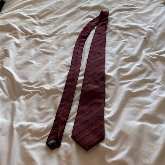 Maroon tie - Picture 2 of 2